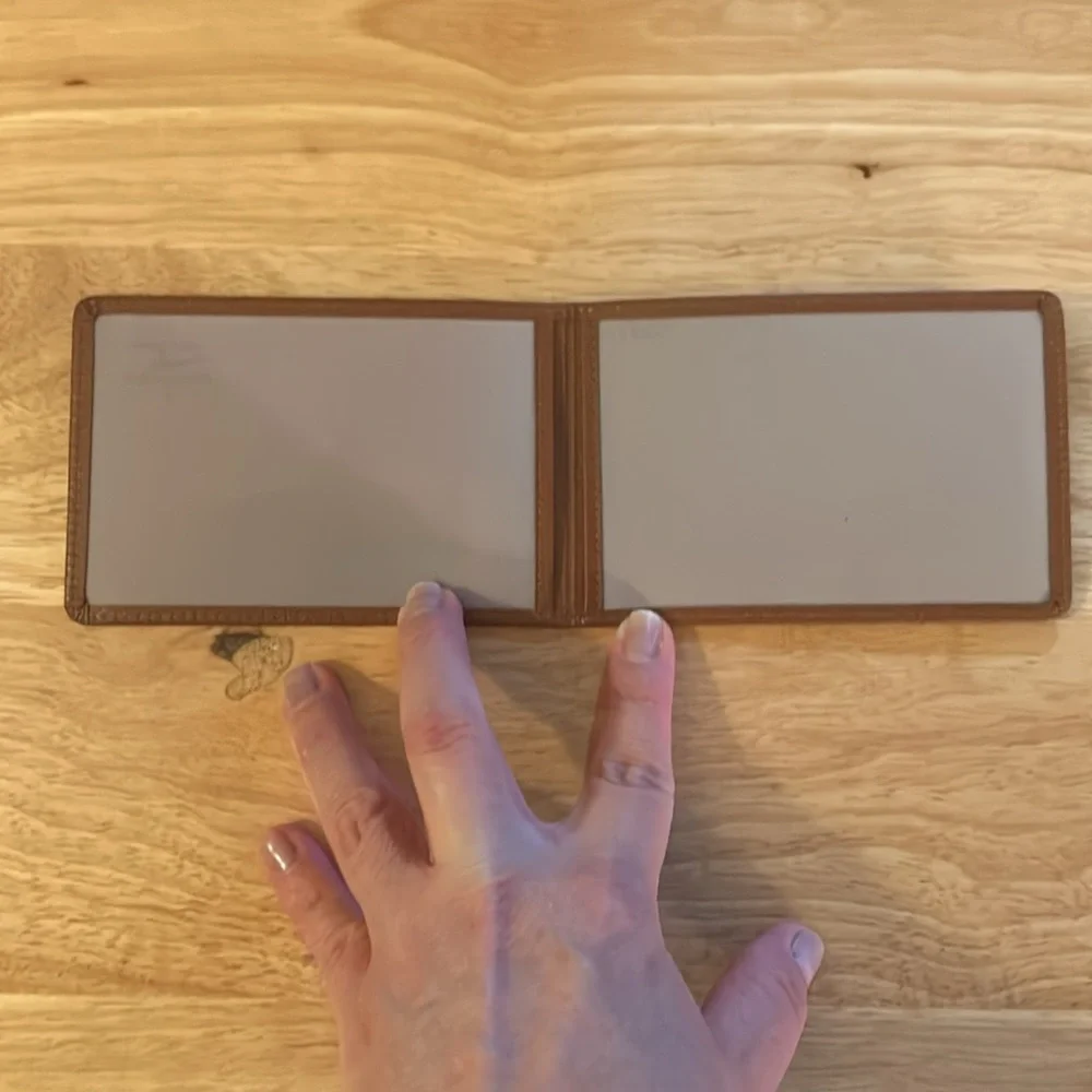 Louis Vuitton card holder - Picture 3 of 8